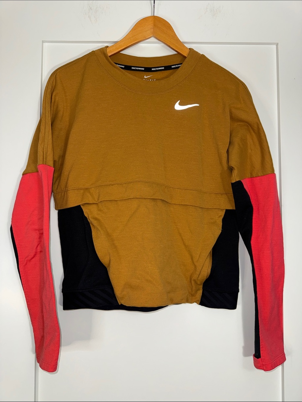 Nike ColorBlock Light Weight Training Top Sz Small Atheleisure Gorpcore